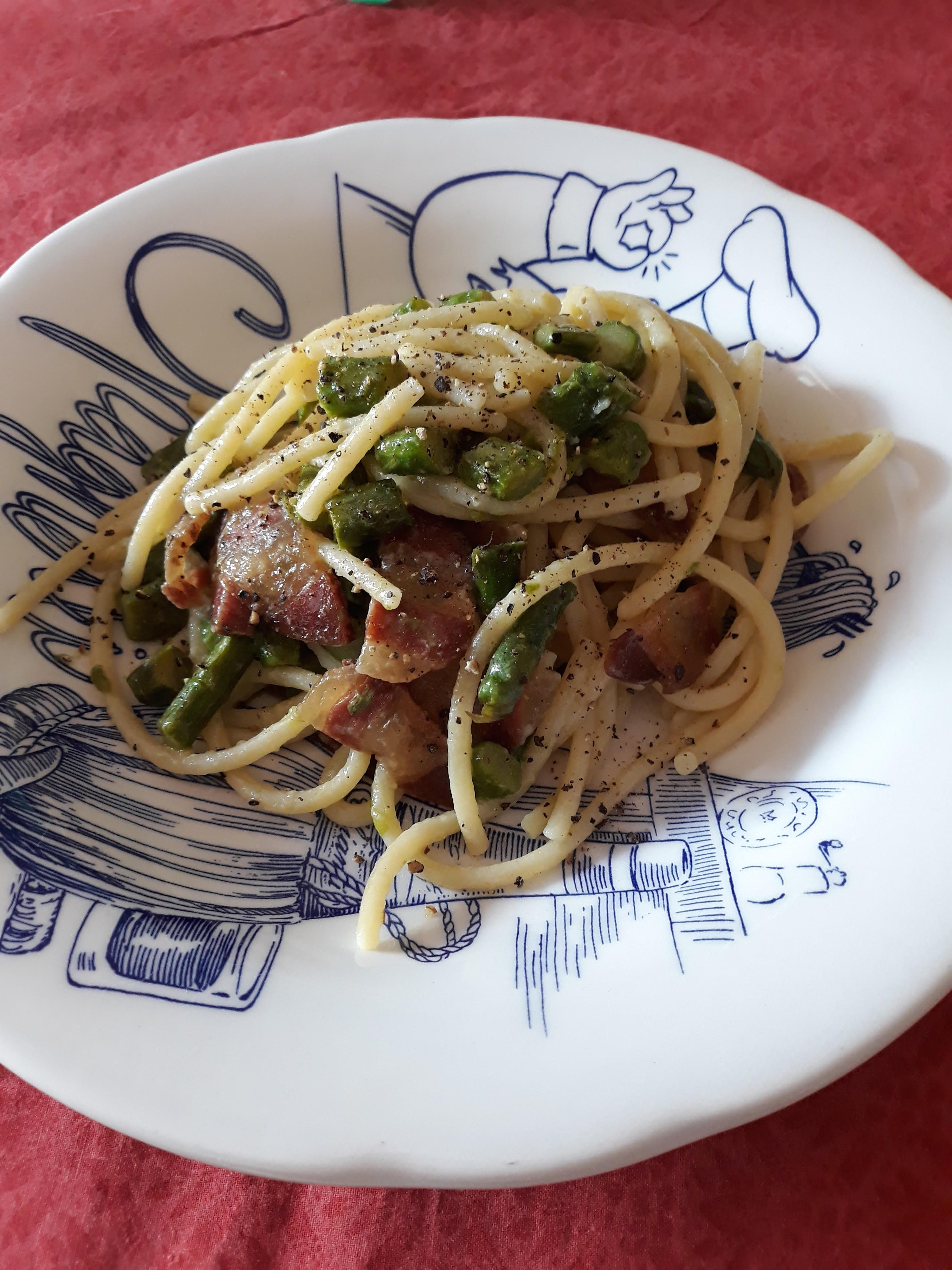 Spaghettoni con asparagi e guanciale