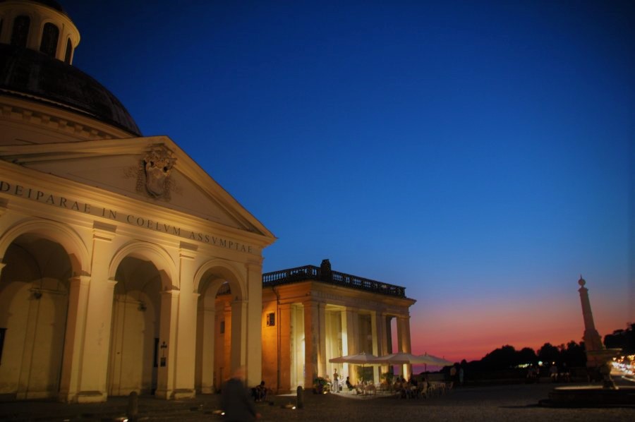 Restituiteci il mondo, domani. Vi prego.