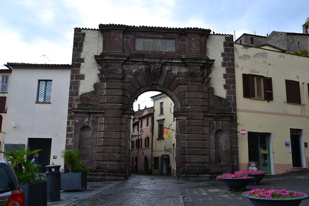 Bolsena. Porta Santa Francesco