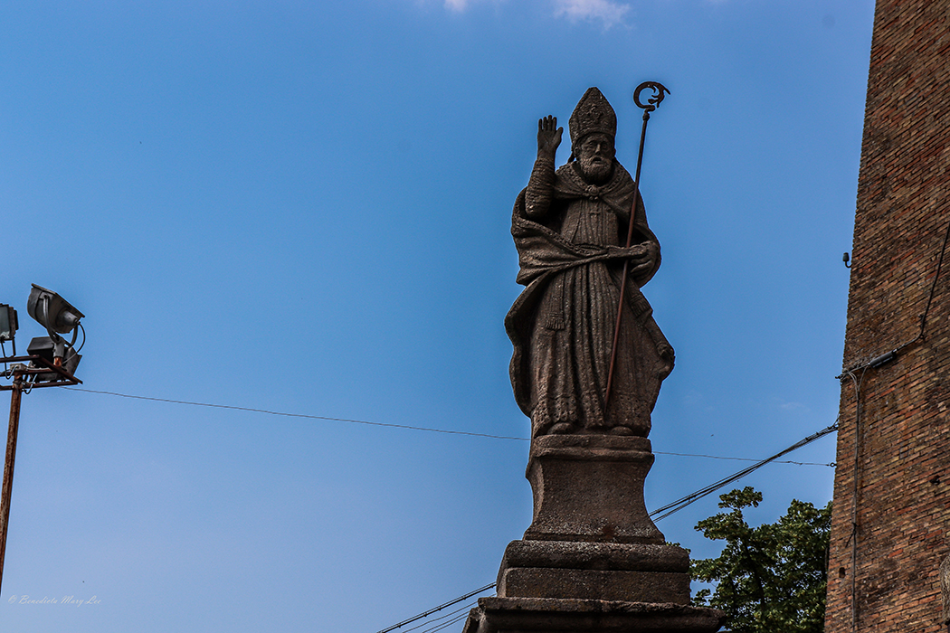 Bomarzo. Statua Sant’Anselmo