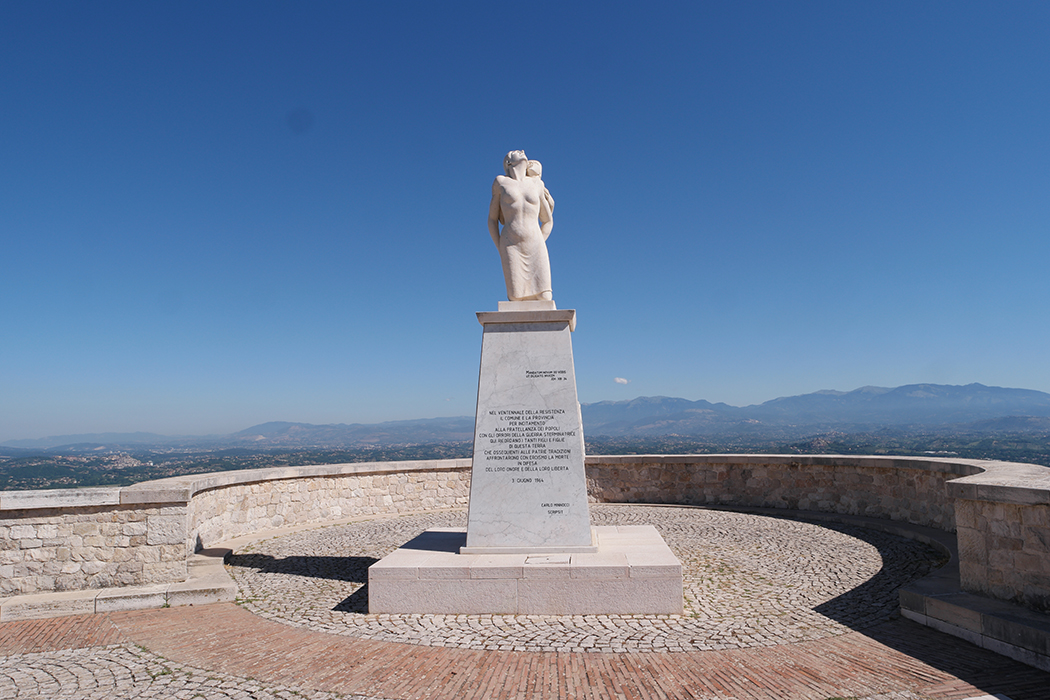 Castro dei Volsci- Monumento alla Mamma Ciociara by Bettiol