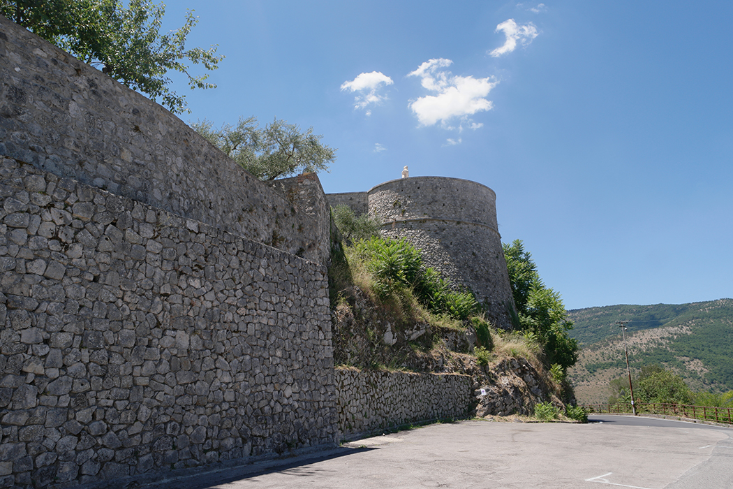 Castro dei Volsci- Mura con Torrioni by Bettiol