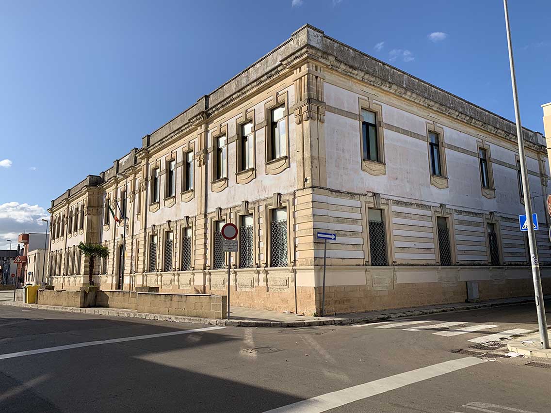 Cellino San Marco. Palazzo Scuole Elementari