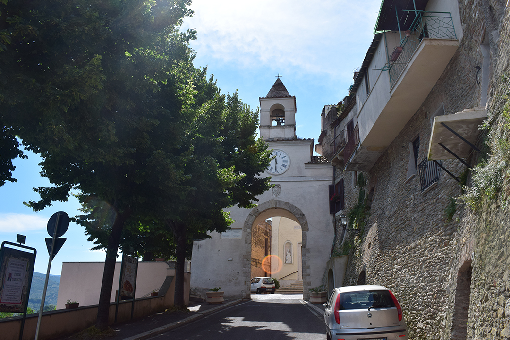 Montelibretti. Porta del borgo e del castello Barberini