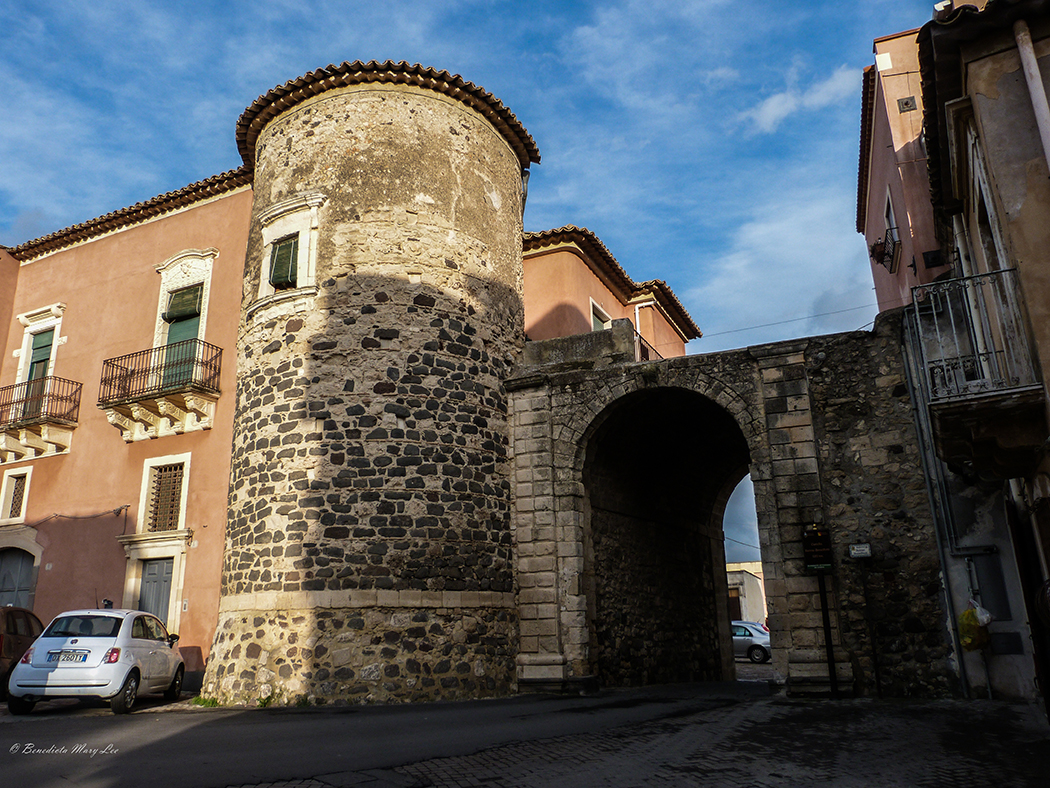 Militello in Val di Catania. Resti del Palazzo Barresi-Branciforti e delle Mura medievali