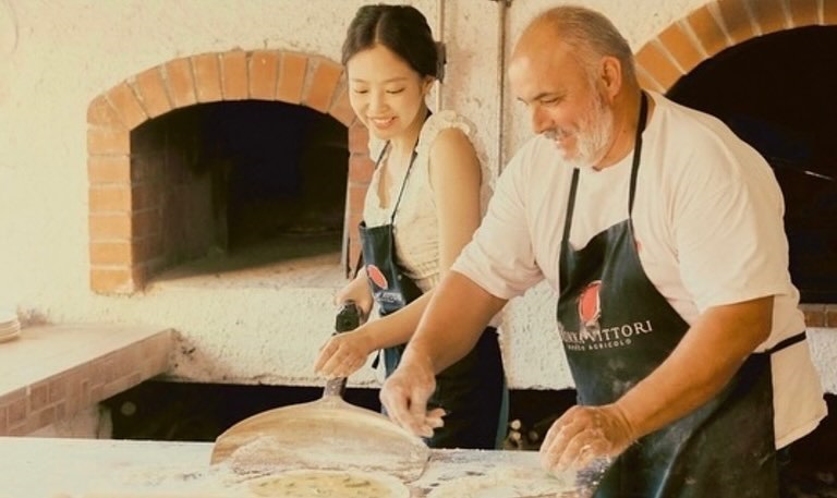 Jennie delle BlackPink  a Paliano presso Donna  Vittori - Borgo Agricolo