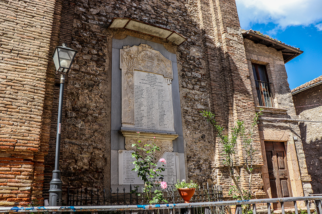 Contigliano. Monumento ai caduti