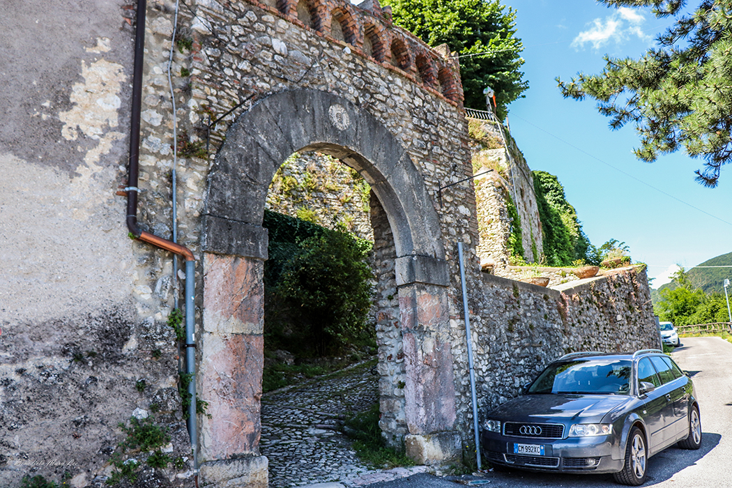 Contigliano. Porta Codarda
