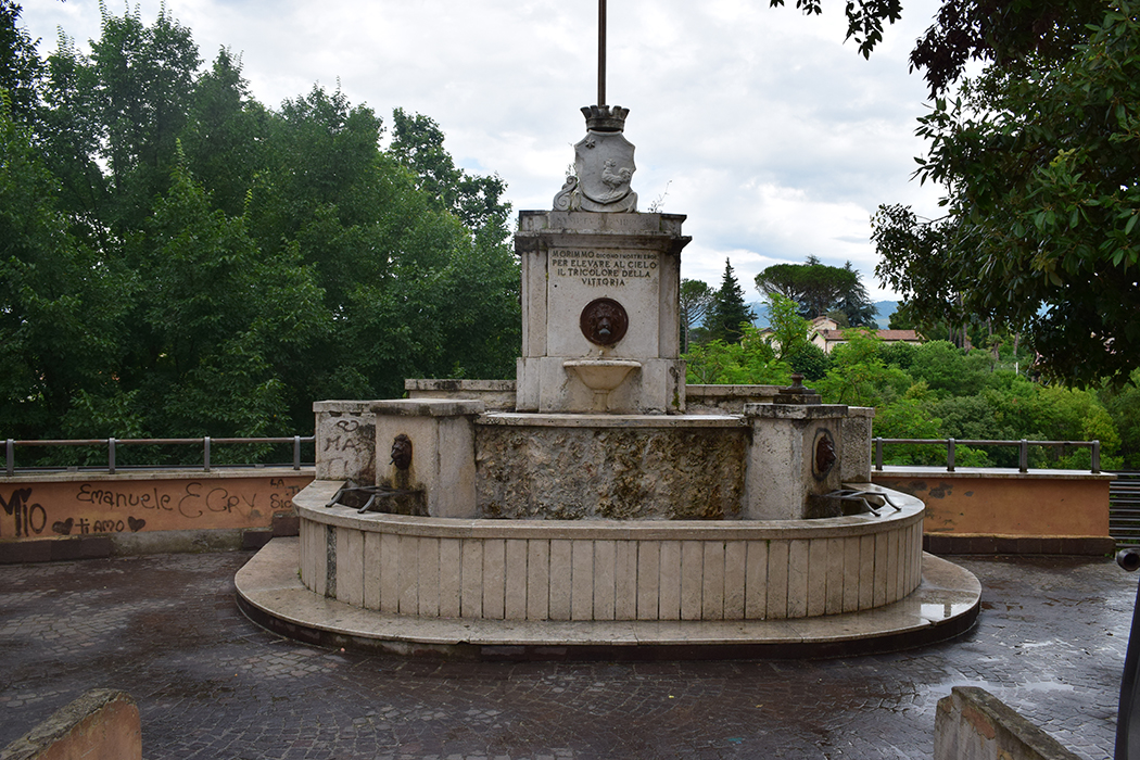 Gallicano nel Lazio. Fontana ai Caduti