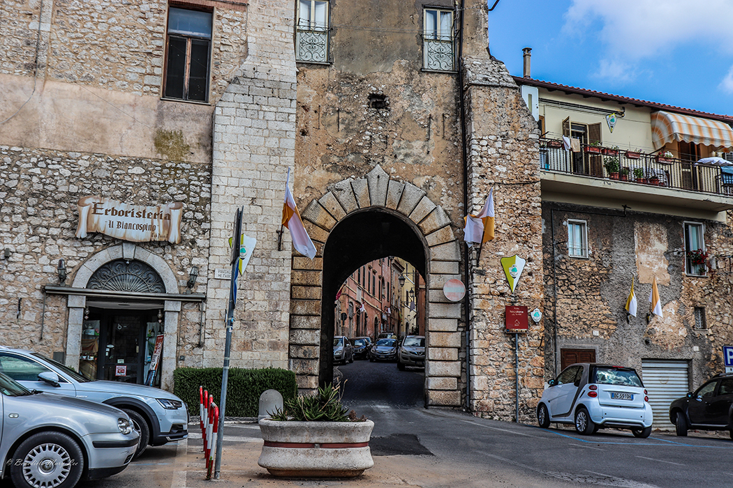 Priverno. Archi e Porte