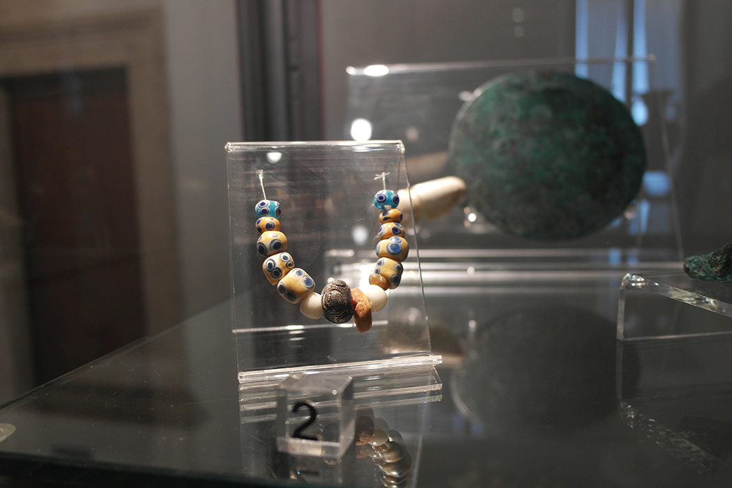 Palestrina - Museo della Dea Fortuna - Collana in vetro e ceramica Epoca Romana