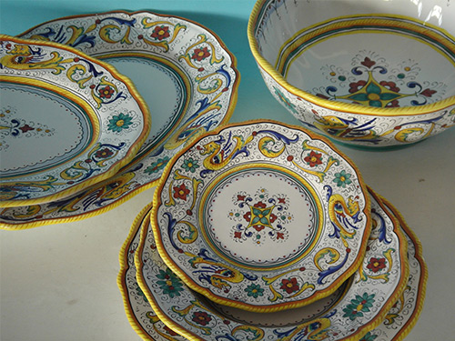A tavola con le ceramiche Sambuco di Deruta