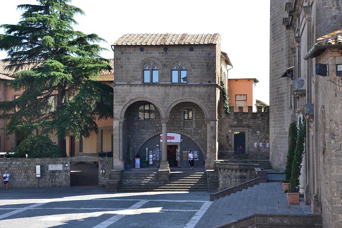 Viterbo. Palazzo Valentino della Pagnotta