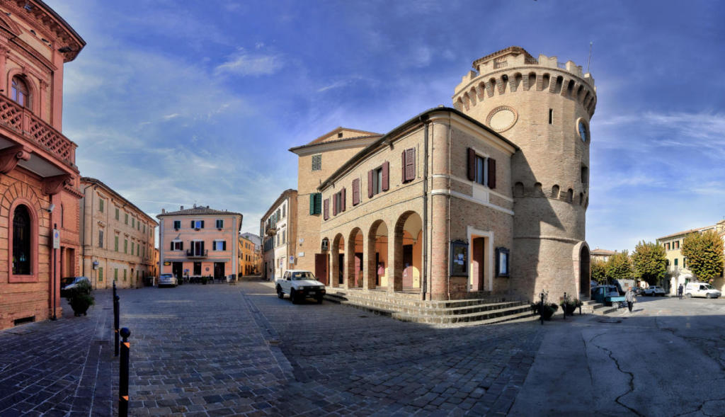 Il tempo visto con gli orologi di Montecarotto e il Verdicchio dei Castelli di Jesi