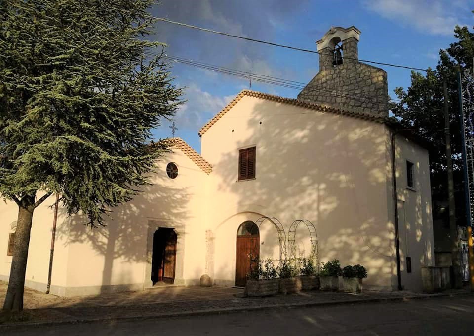 The mulberry tree and the well of Lioni