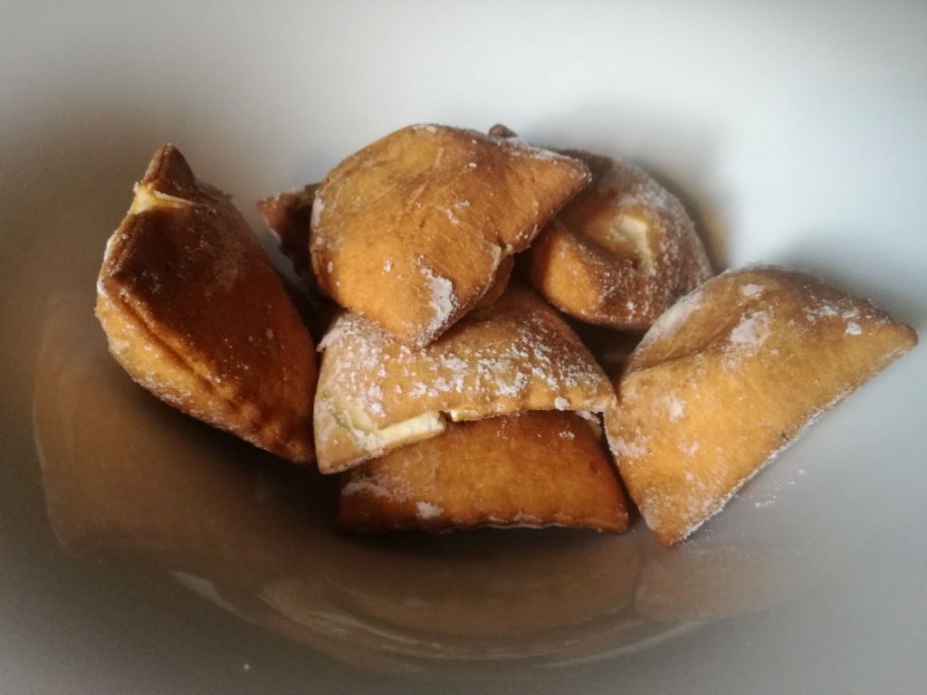 A Carnevale tra Chiacchiere e Bugie (frappe classiche e ripiene)