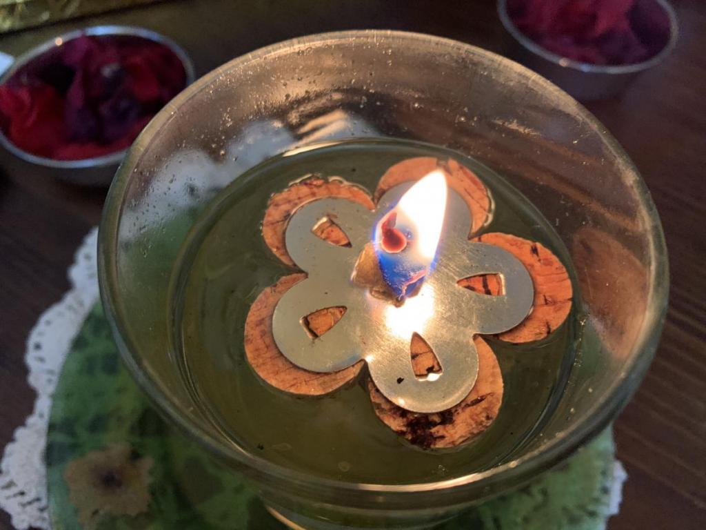 Arena, la ‘lampa’ e l’antica tradizione del fiore che dona la luce