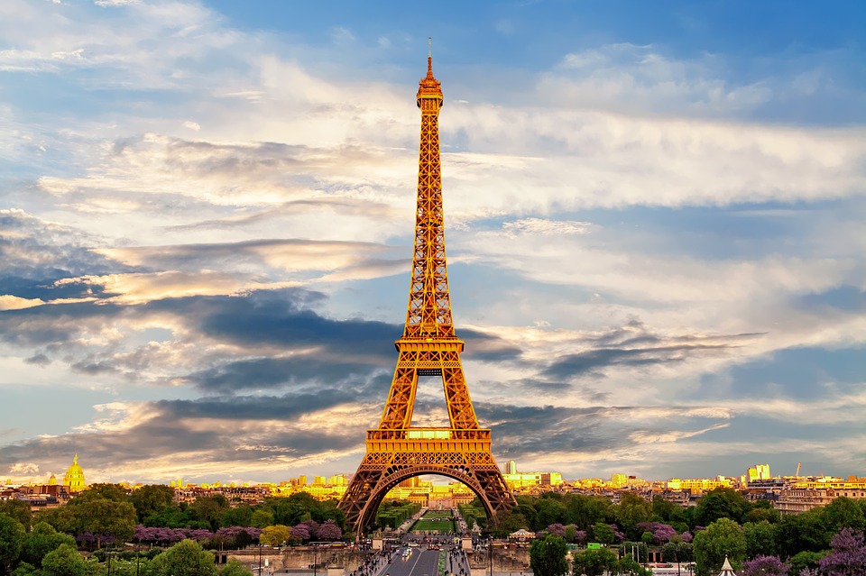 Lo strano caso di Eiffel e di Labico e le strutture di un padiglione di Lima