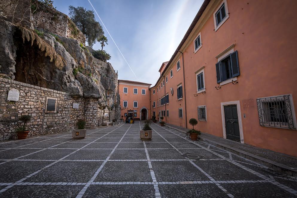 Ceccano- Piazza Municipio Palazzo Angeletti Antonelli e porta San Giovanni by Alberto Bevere
